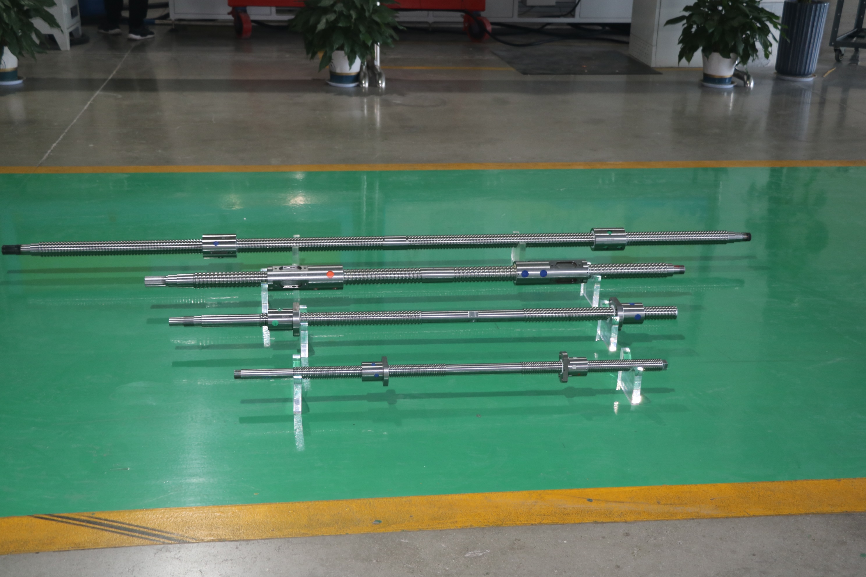 輪胎設(shè)備左右旋絲杠