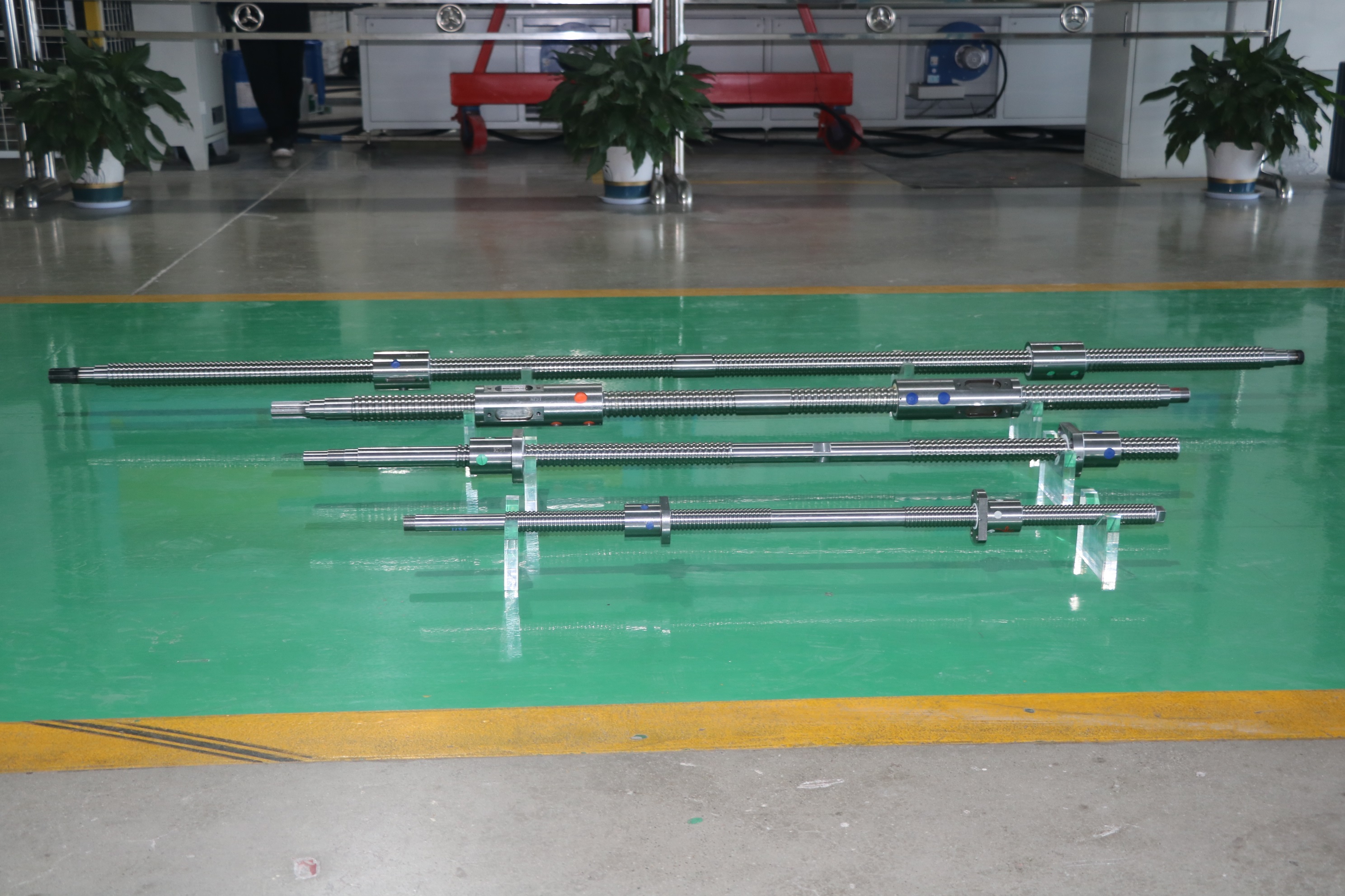 輪胎設(shè)備左右旋絲杠生產(chǎn)