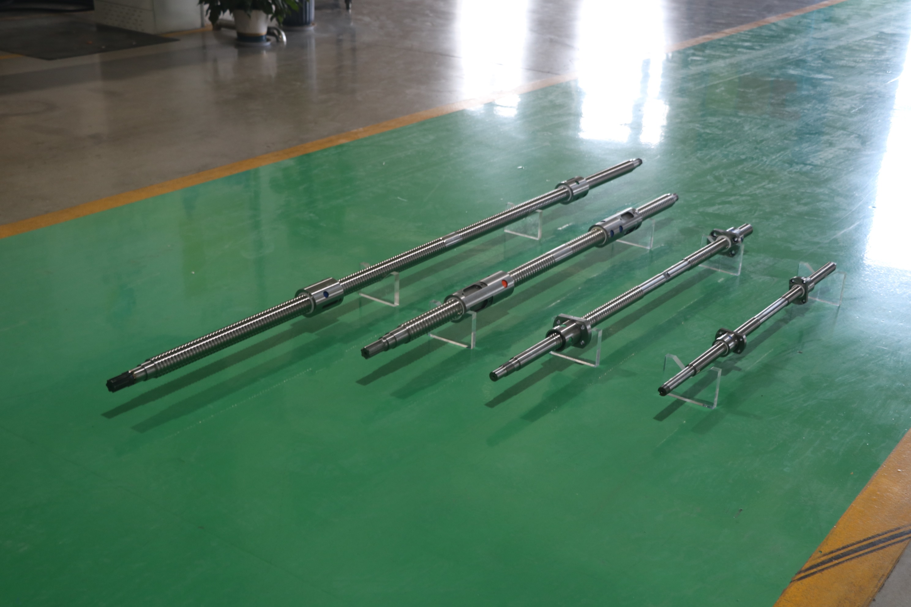 左右旋絲杠設(shè)備